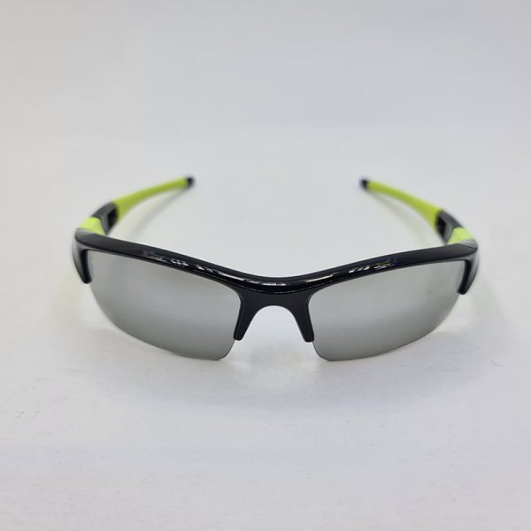 عکس از عینک آفتابی ورزشی با فریم مشکی و دسته سبز فسفری مدل 107