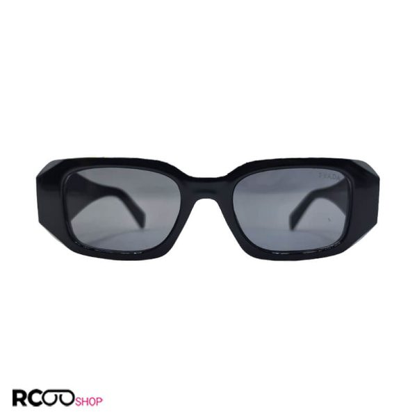 عکس از عینک آفتابی سه بعدی برند پرادا با فریم مشکی و دسته پهن مدل 1009