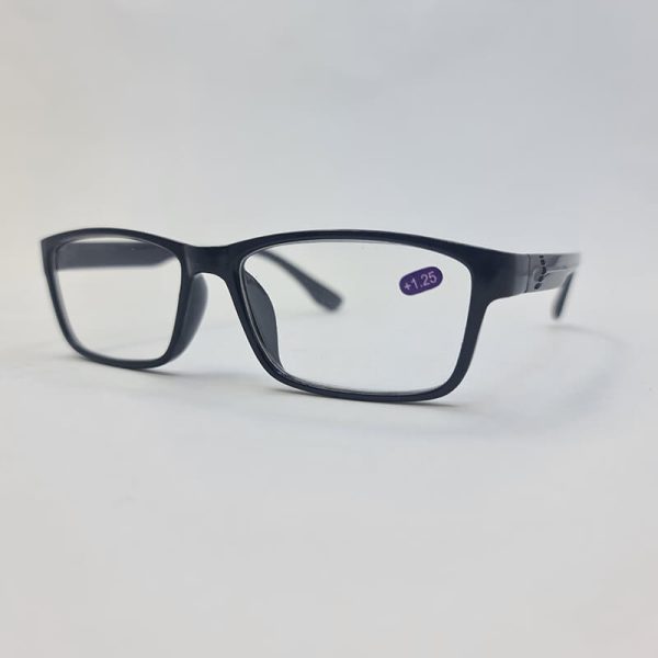 عکس از عینک مطالعه با نمره +1. 25 با فریم مشکی رنگ و مستطیلی مدل fh5865
