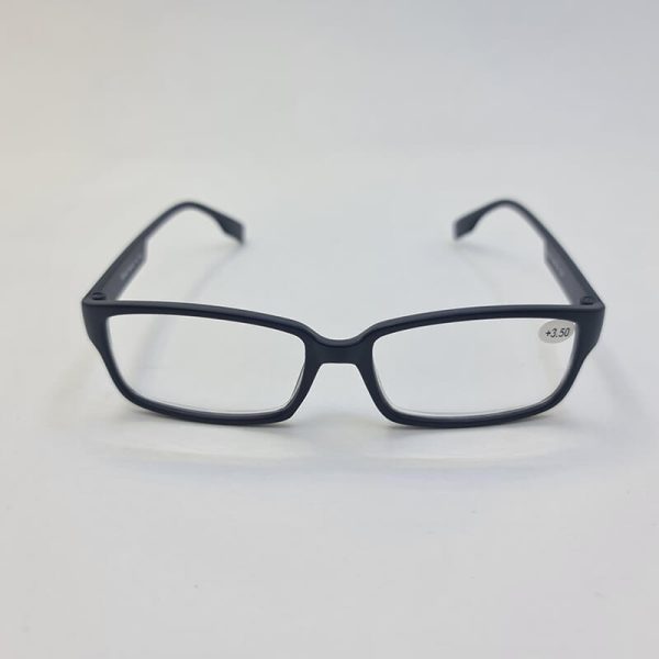 عکس از عینک مطالعه با نمره +3. 50 با فریم مشکی مات و مستطیلی مدل ch1502