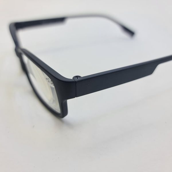 عکس از عینک مطالعه با نمره +3. 50 با فریم مشکی مات و مستطیلی مدل ch1502