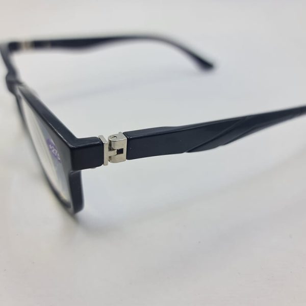 عکس از عینک مطالعه با نمره +2. 75 با فریم مشکی و دسته فنری مدل mr9840