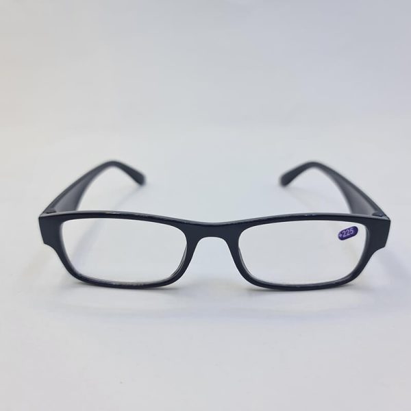 عکس از عینک مطالعه نمره +2. 25 با فریم مشکی و مستطیلی شکل مدل 0715-3