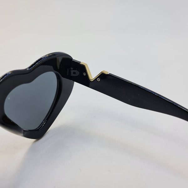 عکس از عینک آفتابی لویی ویتون با فریم قلبی و مشکی رنگ مدل 21095