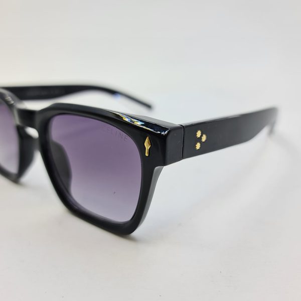 عکس از عینک آفتابی مربعی برند celine با فریم مشکی و لنز تیره مدل m65020
