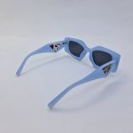 عکس از عینک آفتابی آبی رنگ با دسته پهن و طرح دار برند PRADA مدل M426