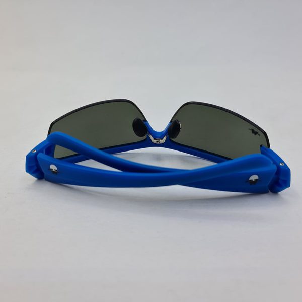 عکس از عینک ورزشی با فریم آبی روشن و نیم فریم و عدسی دودی تیره مدل ls015