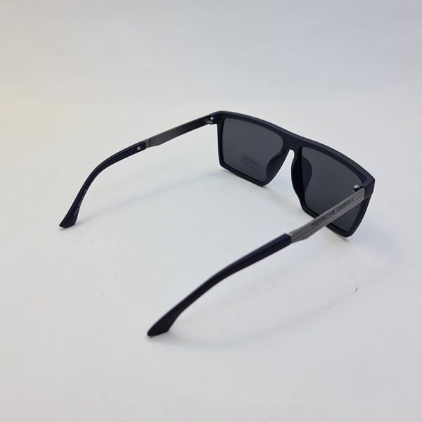 عکس از عینک آفتابی پلاریزه پورشه دیزاین با فریم سرمه ای مات مدل p929