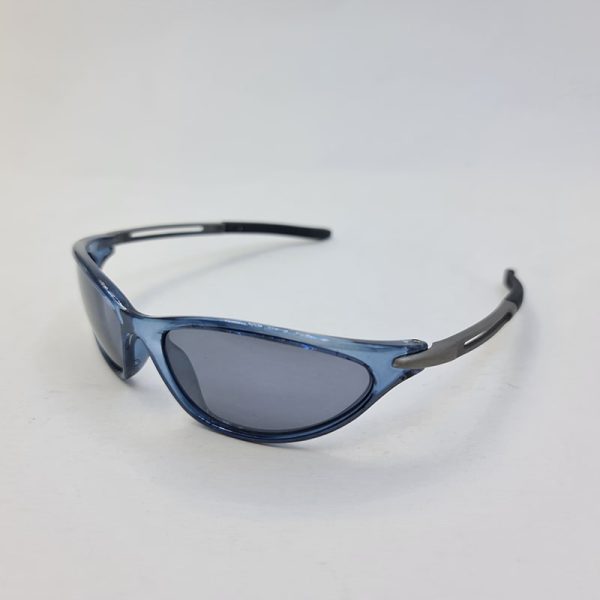عکس از عینک ورزشی آینه ای با فریم آبی و دسته نقره ای مدل 109