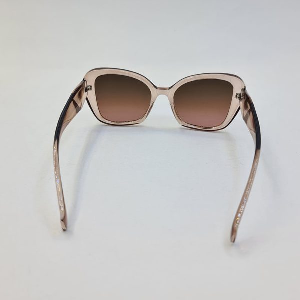 عکس از عینک آفتابی با فریم شفاف، لنز قهوه ای و دسته 3 بعدی برند prada مدل d22909