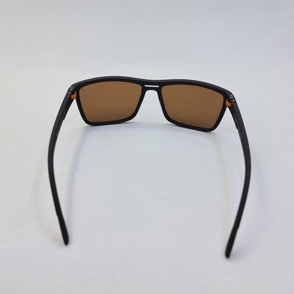 عکس از عینک آفتابی پلاریزه oga با فریم قهوه ای و دسته نارنجی مدل 78067