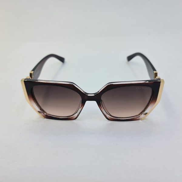 عکس از عینک آفتابی با فریم و دسته قهوه ای برند ولنتینو مدل vn88002