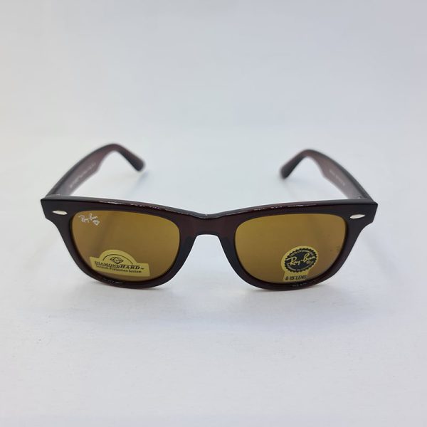 عکس از عینک آفتابی ray-ban لنز شیشه ای قهوه ای با فریم قهوه ای براق مدل rb2140-884