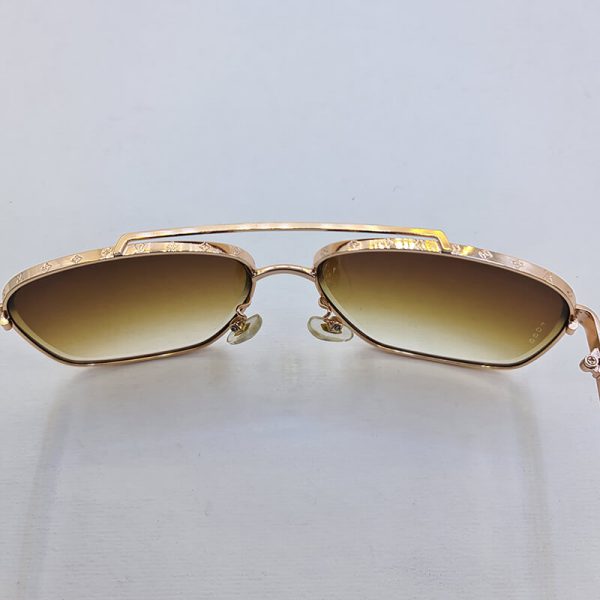 عکس از عینک آفتابی لویی ویتون با فریم طلایی و عدسی قهوه ای مدل 1099