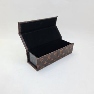 عکس از قاب عینک LV آهنربایی، مستطیلی و رنگ قهوه ای مدل 991772