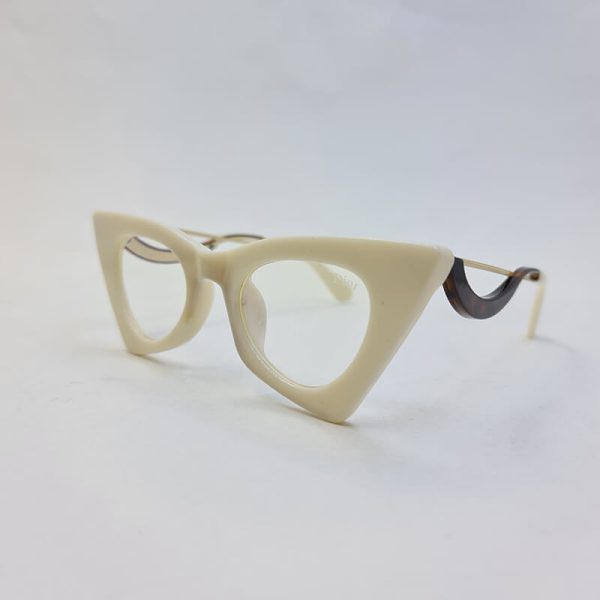 عکس از عینک آفتابی و عینک بلوکات برند دیور با فریم گربه ای و کرمی مدل 40