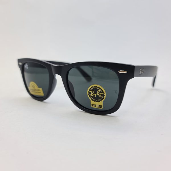 عکس از عینک آفتابی ریبن عدسی شیشه ای با فریم مشکی مات و لنز دودی مدل rb2140-884