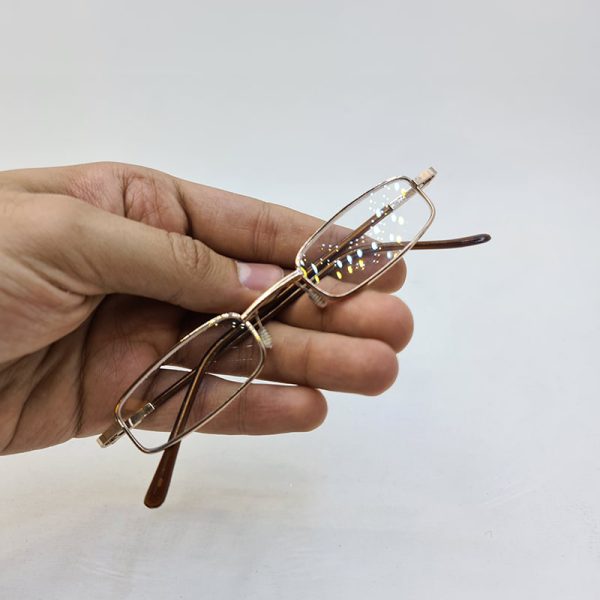 عکس از عینک مطالعه با نمره چشم 1. 00 و طرح خودکاری و قاب زرد