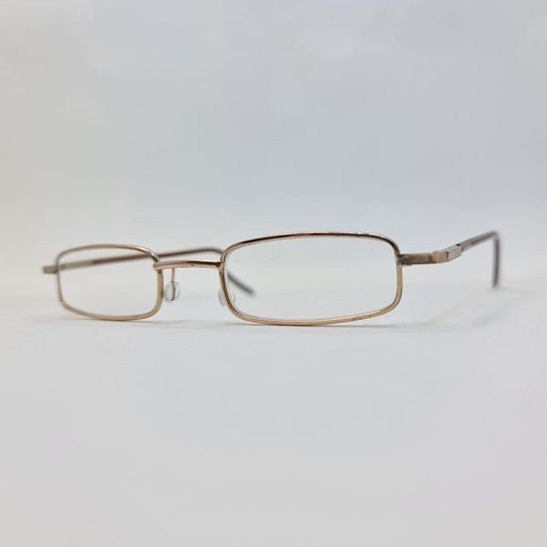 عکس از عینک مطالعه با نمره چشم 1. 50 و طرح خودکاری و قاب زرد