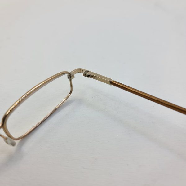 عکس از عینک مطالعه با نمره چشم 2. 25 و طرح خودکاری و قاب زرد