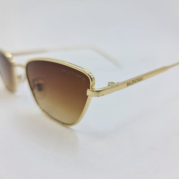 عکس از عینک آفتابی گربه ای طلایی رنگ با عدسی قهوه ای برند بالینسیاگا مدل 22015