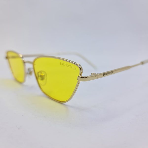 عکس از عینک شب گربه ای طلایی رنگ با عدسی زرد برند بالینسیاگا مدل 22015
