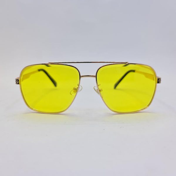 عکس از عینک دید در شب با فریم طلایی و لنز زرد louis vuitton مدل 1099