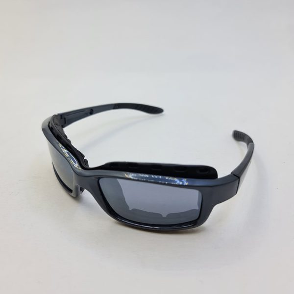 عکس از عینک ورزشی با فریم نوک مدادی و عدسی دودی تیره مدل 108