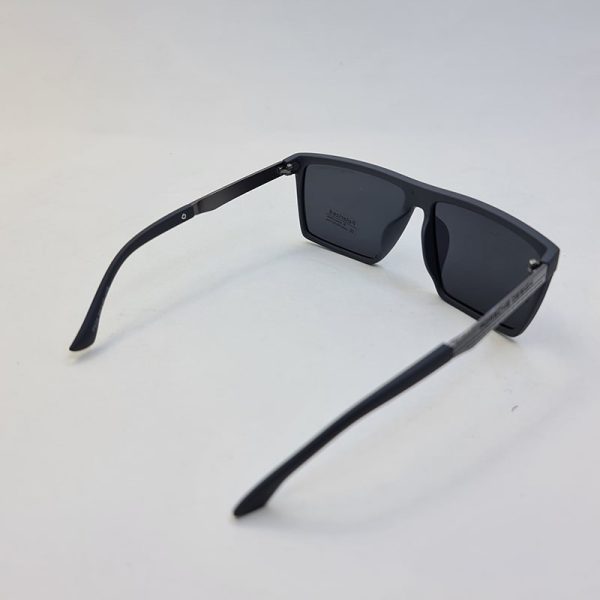 عکس از عینک آفتابی پلاریزه پورشه دیزاین با فریم طوسی مات مدل p929
