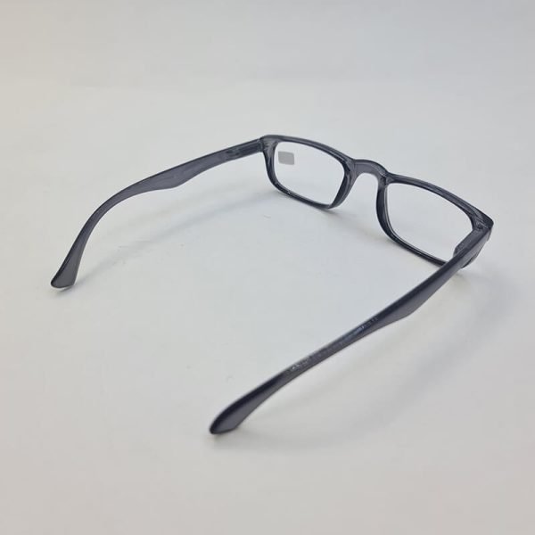 عکس از عینک مطالعه با نمره +2. 25 با فریم خاکستری و دسته فنری مدل btc8005