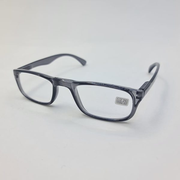 عکس از عینک مطالعه با نمره +2. 25 با فریم خاکستری و دسته فنری مدل btc8005