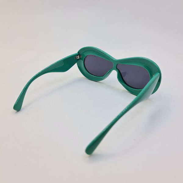عکس از عینک آفتابی سبز رنگ balenciaga با فریم فانتزی و بیضی شکل مدل 628