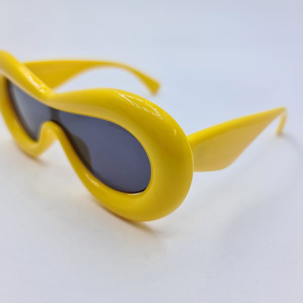 عکس از عینک آفتابی بالینسیاگا با فریم فانتزی و بیضی شکل رنگ پرتقالی مدل 628
