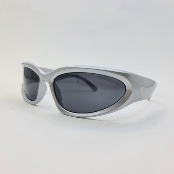 عکس از عینک آفتابی بالینسیاگا با فریم نقره ای و دسته پهن مدل 10034