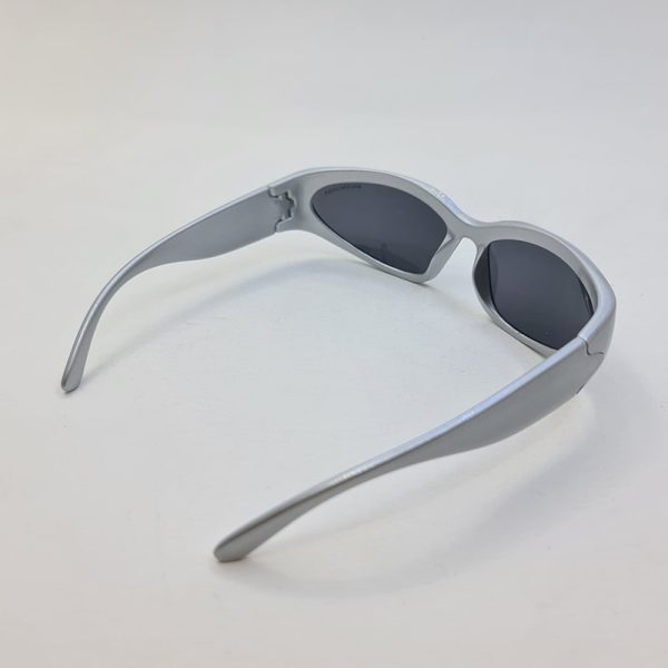 عکس از عینک آفتابی بالینسیاگا با فریم نقره ای و دسته پهن مدل 10034