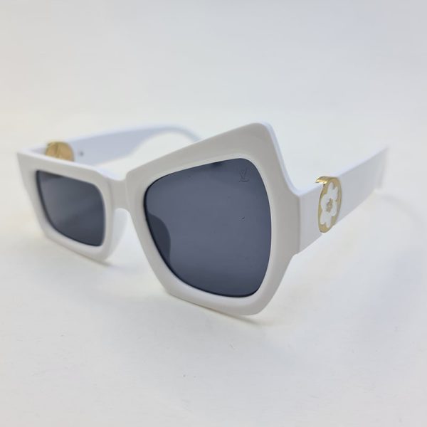 عکس از عینک آفتابی فانتزی لویی ویتون سفید رنگ با عدسی های متفاوت مدل 96009