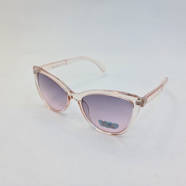 عکس از عینک آفتابی گربه ای بچه گانه با فریم رنگ بژ و لنز بنفش مدل 3086