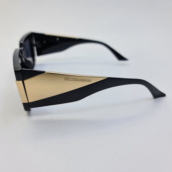عکس از عینک آفتابی دولچه گابانا با دسته پهن و فریم مشکی و طلایی رنگ مدل lh026