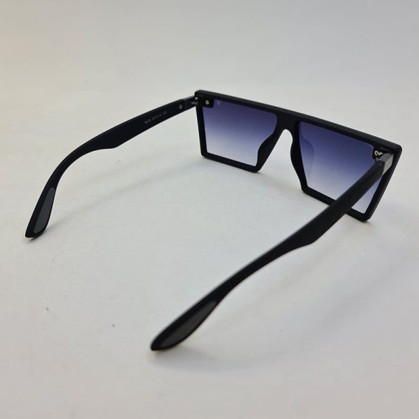 عکس از عینک آفتابی با فریم مشکی مات عدسی اسپرت و آبی سایه روشن برند ریبن مدل 9020