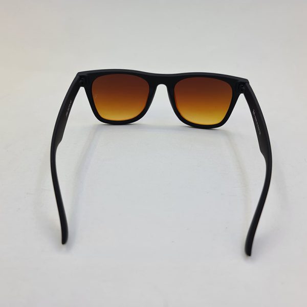 عکس از عینک آفتابی ray-ban با لنز آینه ای آبی و فریم مشکی مات مدل 3588