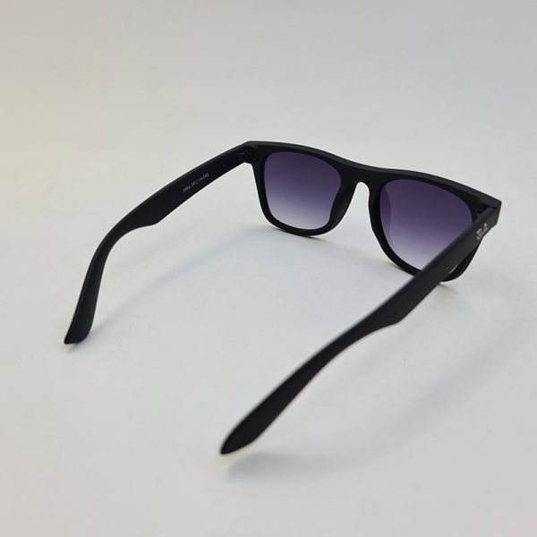 عکس از عینک آفتابی ray-ban با عدسی دودی تیره و فریم مشکی مات مدل 3588