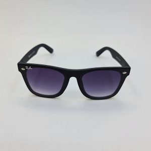 عکس از عینک آفتابی Ray-Ban با عدسی دودی تیره و فریم مشکی مات مدل 3588
