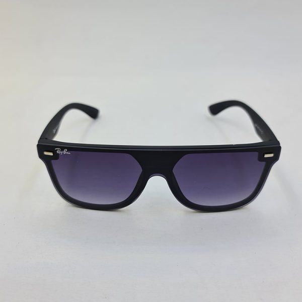 عکس از عینک آفتابی ریبن با عدسی یکسره و اسپرت و 4 پل بینی و فریم مشکی مدل 4687