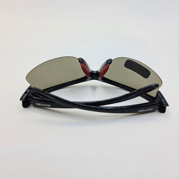 عکس از عینک ورزشی پلاریزه با فریم مشکی و عدسی دودی تیره و نیم فریم مدل hs8059