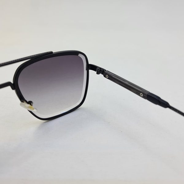 عکس از عینک آفتابی میباخ با فریم مشکی و فلزی و عدسی دودی مدل m011