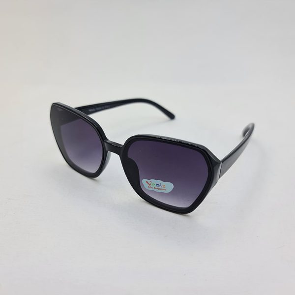 عکس از عینک آفتابی بچگانه با فریم و دسته مشکی و عدسی سایه روشن مدل 3091