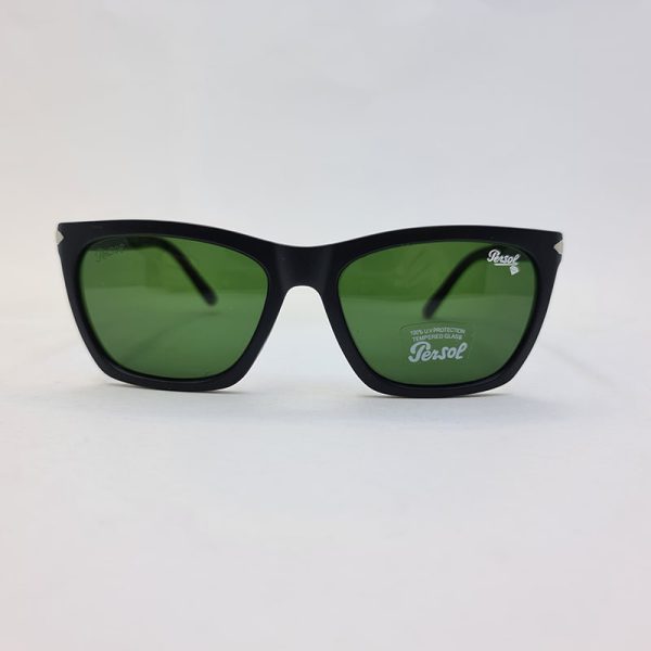 عکس از عینک آفتابی پرسول با فریم مشکی مات و عدسی شیشه ای سبز رنگ و دسته فنری مدل po3220