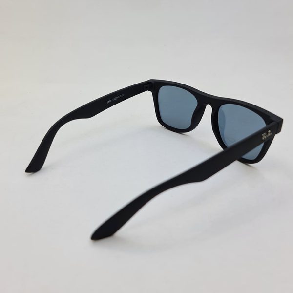 عکس از عینک آفتابی ray-ban با لنز آینه ای و نقره ای و فریم مشکی مات مدل 3588