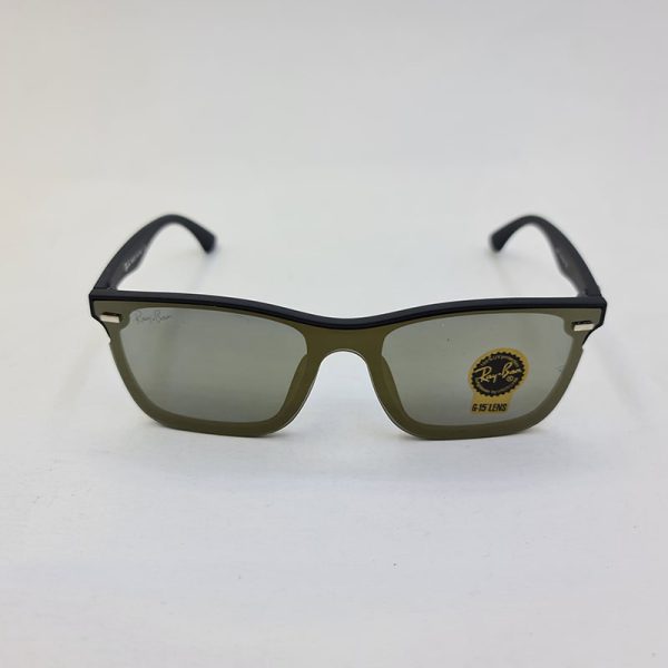 عکس از عینک آفتابی ray-ban با لنز آینه ای و نقره ای و فریم مشکی مات مدل 4487