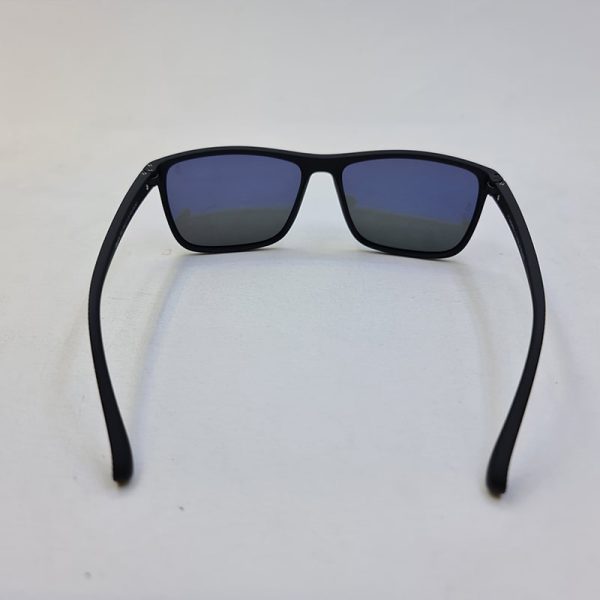 عکس از عینک آفتابی پولاریزه و ضدانعکاس با فریم مشکی برند اوگا مورل مدل 7902